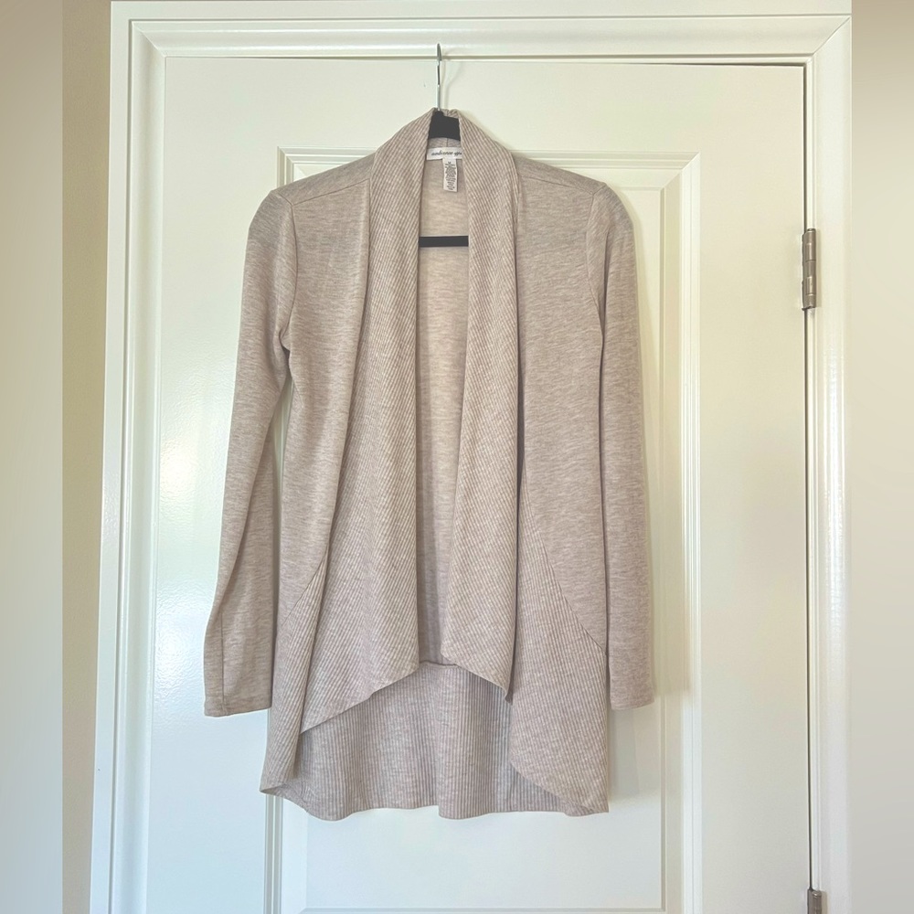 Tan high-low long-sleeved cardigan